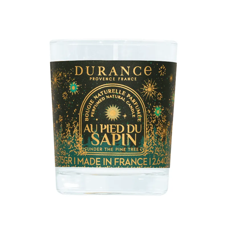 Malá vonná sviečka na úpätí jedle